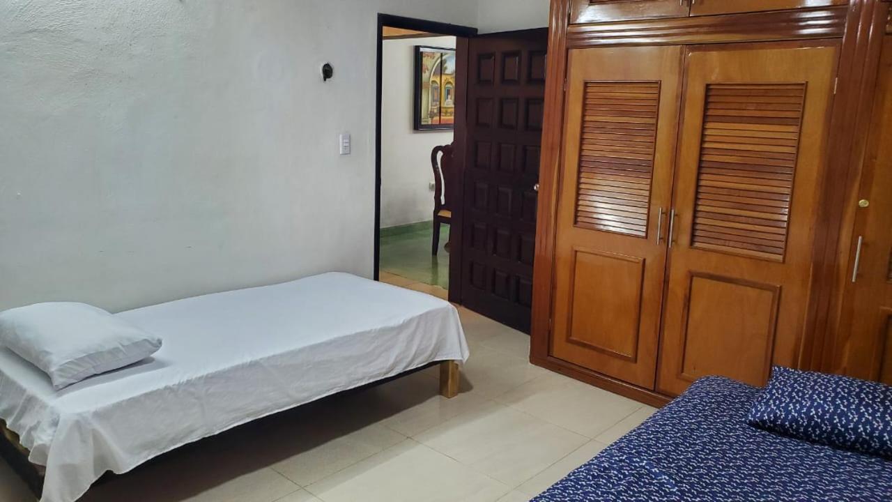 Hostal Casa Cucu - Wifi, Hot Water, Ac, Free Water Refill - Stay 3 Nights Or More And Get 1 Day Free Bikes & 1 Free Laundry Wash Valladolid  Zewnętrze zdjęcie